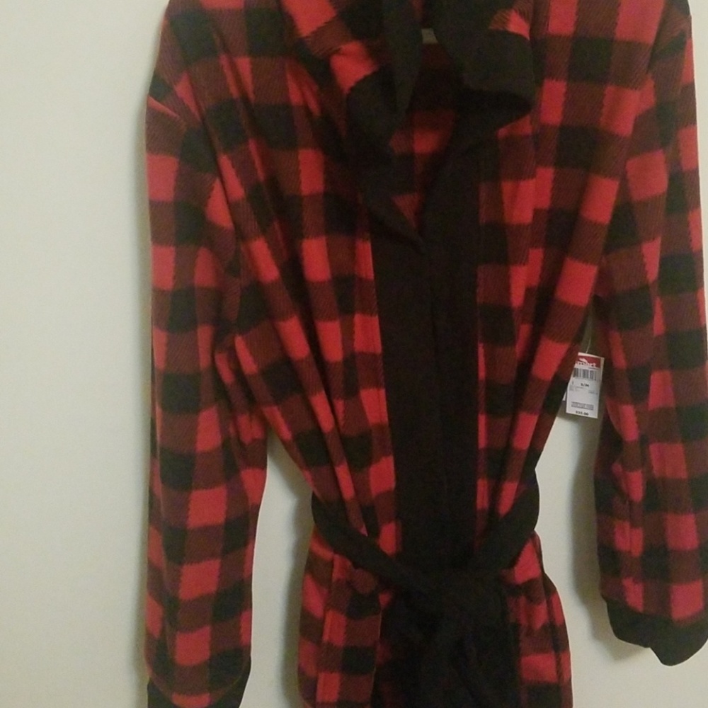 Robe - Picture 2 of 2